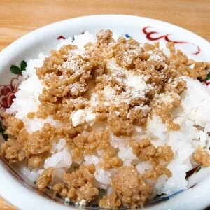 幼児食にも！チーズ鶏そぼろ丼